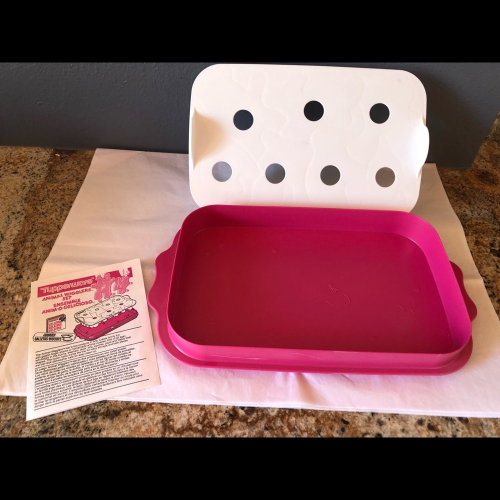 Tupperware Vintage animal wiggles jello jigglers